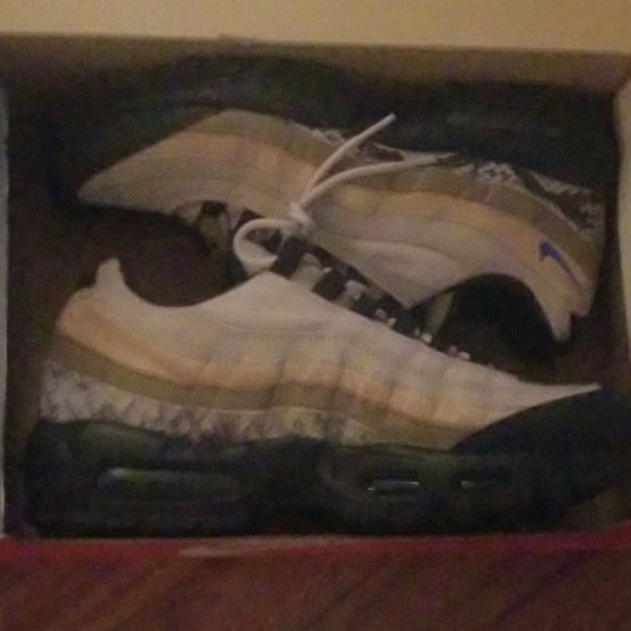 Shoes - Picture 2 of 4